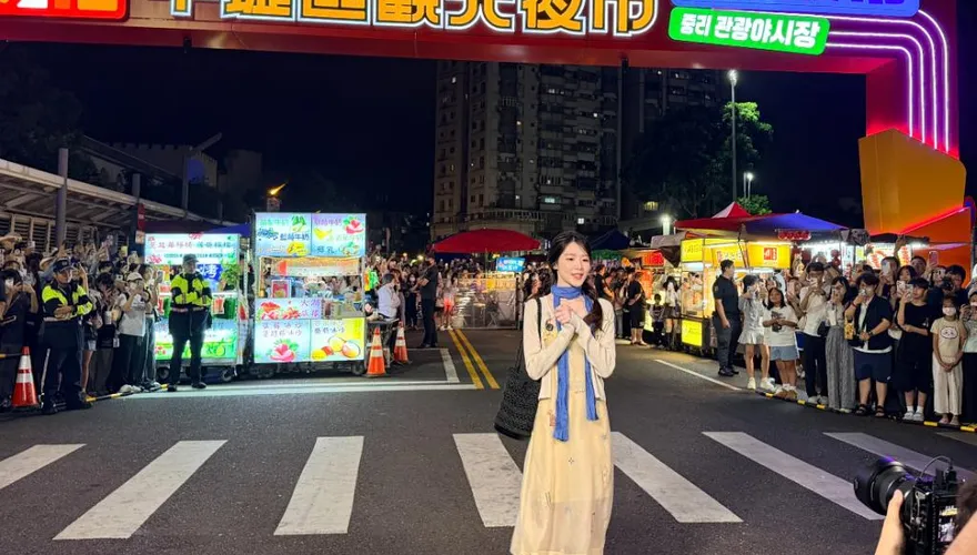 影/舒華現身中壢夜市任家鄉觀光代言人　嗨喊：小時候的回憶！