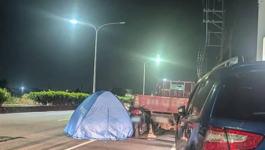 人生在18歲畫上句號！嘉義「女騎士撞違停大貨車」身亡