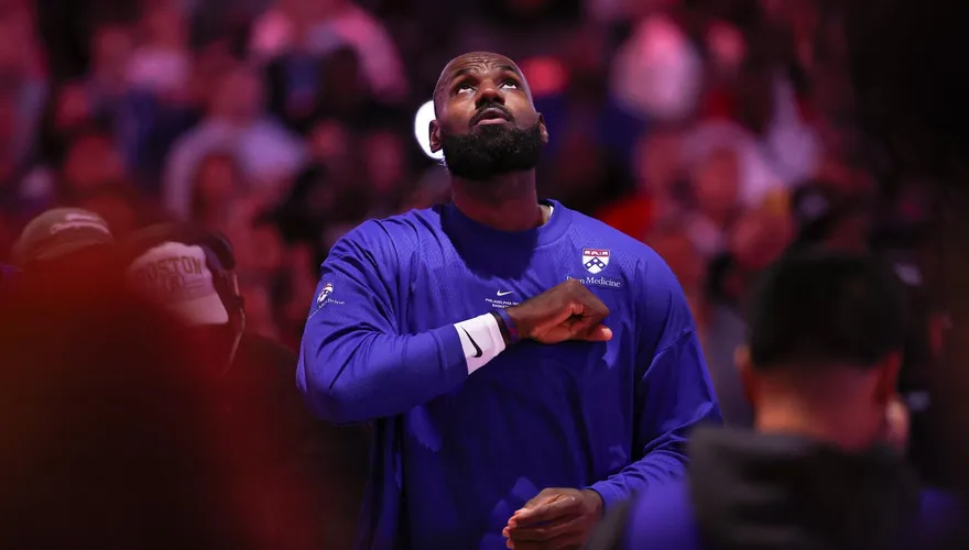 NBA/詹皇「國歌演奏還揮桿、練投」　川普怒批：恥辱