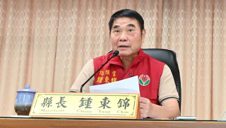 對手政黨看板砸到人！鍾東錦籲別獵巫：受傷的都是苗栗人