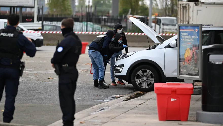 駕車沿途掃射！巴黎郊區槍襲致1死5傷　馬克宏定調「種族主義恐攻」