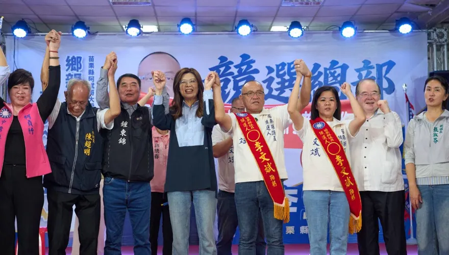 冒颱風挺鍾東錦！鄭麗文自曝後龍媳婦　喊苗栗變AI大縣