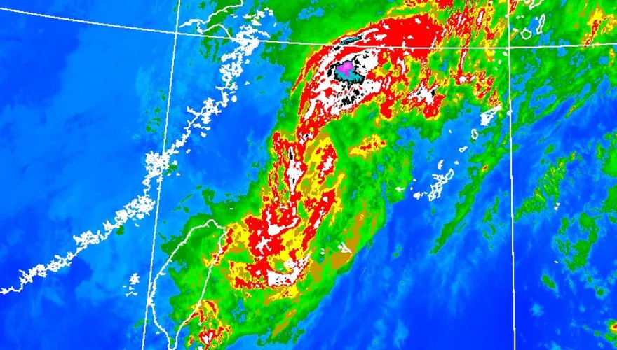 薔琵暴風圈籠罩北部海面！光復連假仍下雨　下週二起轉涼