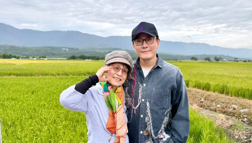 薔琵颱風攪局！張信哲台東開唱3天全喊卡　攜母慢遊池上巧遇彩虹
