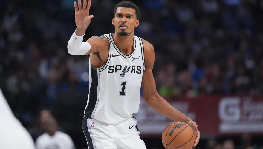 NBA/文班亞馬狂轟23分！馬刺痛宰獨行俠　新賽季終於開胡