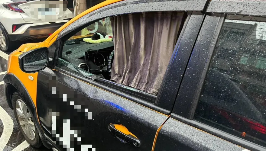 影/被超車不爽球棒出動！桃園男砸車傷人　快打3分鐘逮補