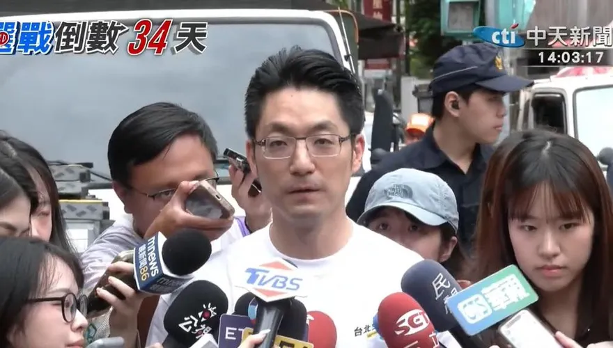 被網友指稱「掃地動作很笨拙」　蔣萬安高EQ認了：清潔員工作不簡單