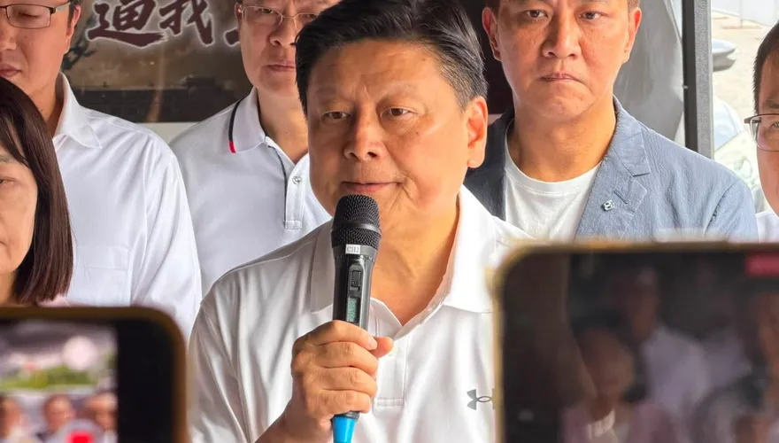不捨公益慈善家！阿美麻糬董座余國基身亡　傅崐萁赴靈堂悼念