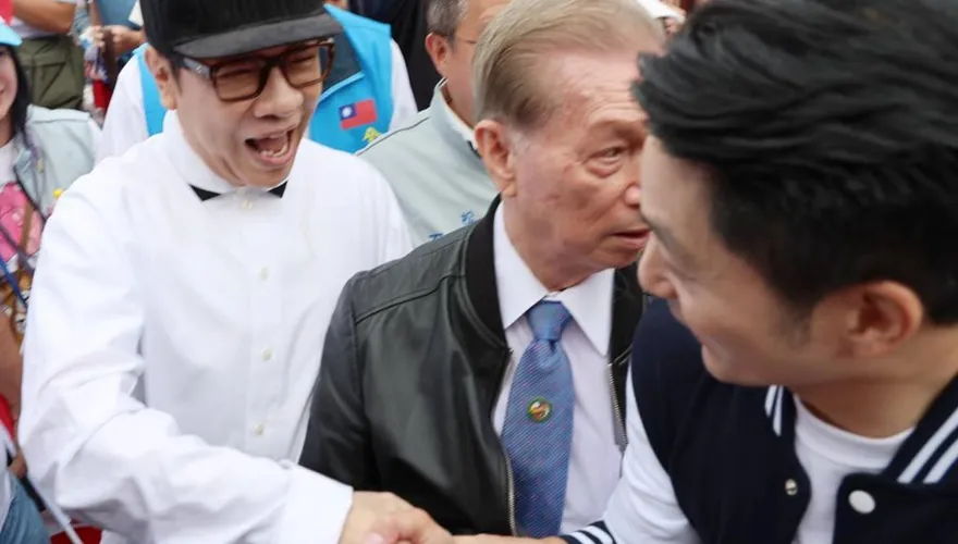 與蔡康永握手致意！蔣萬安曝兩人談話內容：感謝他願意來