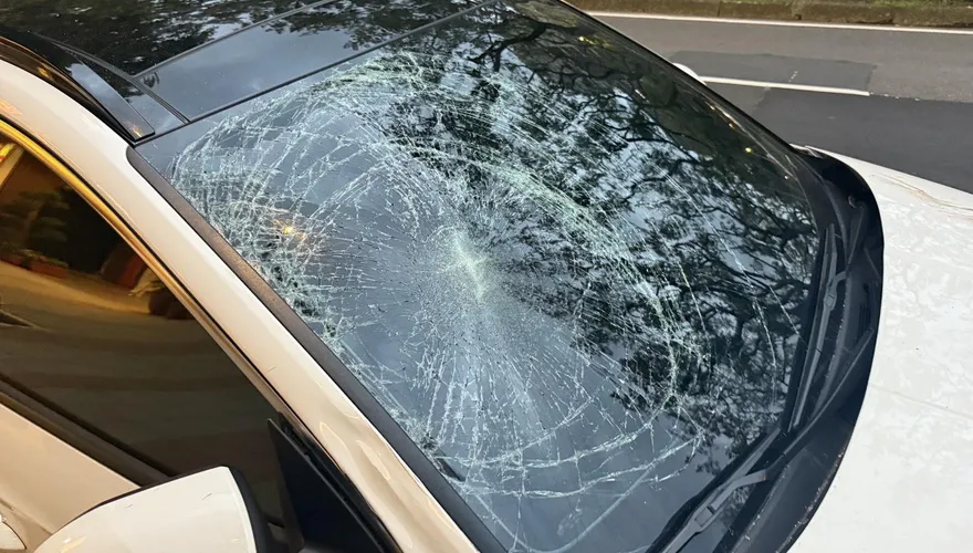 影/台北大安嚴重車禍！休旅車左轉撞飛機車　騎士當場命危送醫