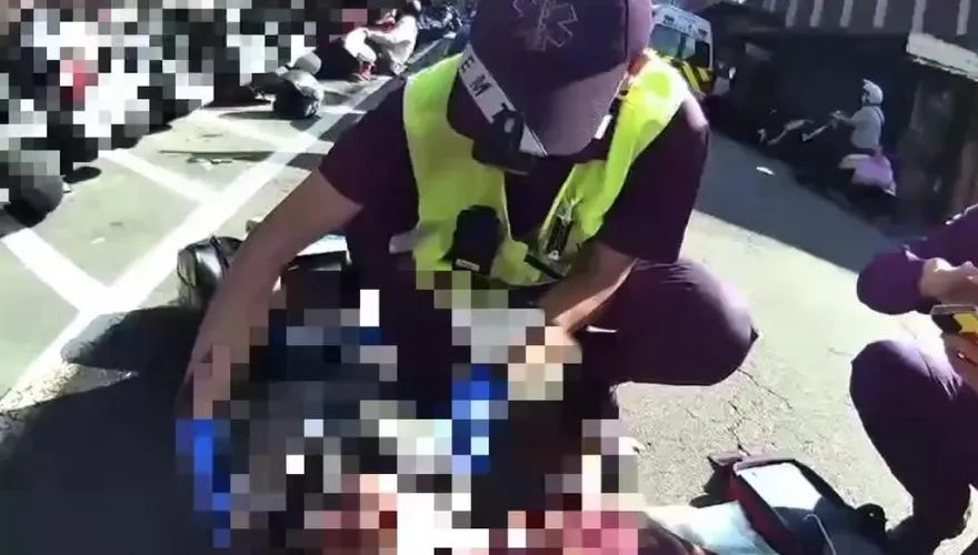 影/淡水女騎士衝撞14車無生命徵象　勇警CPR救回一命