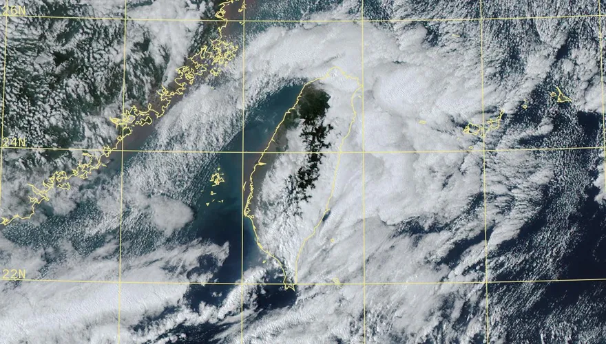 躲過煙花直撲台！輻射冷卻「急凍17度」　一週「涼雨交替」