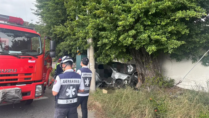 開車下班失控撞小港路樹困5小時　發現已身亡未送醫