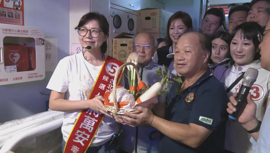 石舫亘市場拜票爆推擠　蔣萬安競辦：深感抱歉