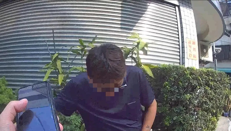 影/超噁！台中男違規被攔竟緊張到「大出來」　下秒毒品掉地上
