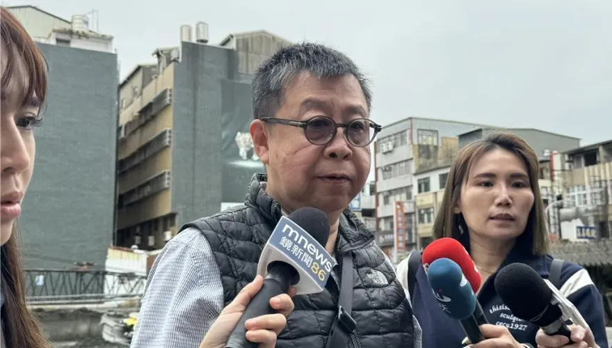 快訊/台南天坑「吞噬小貨車、吊臂倒塌」！　皇龍建設4聲明致歉