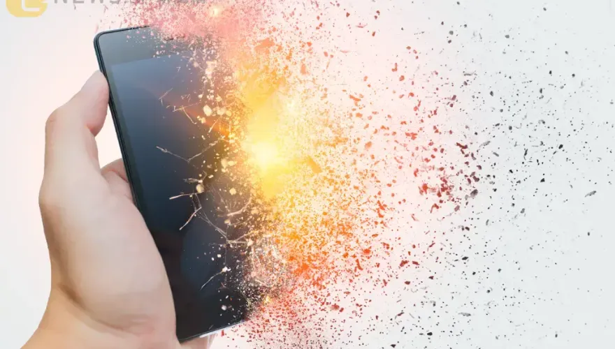 手機放口袋充電小心！他一低頭「遭爆炸火花噴臉」　全身活活被火燒