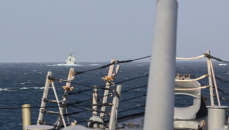 美加軍艦聯袂例行性通過台灣海峽　國防部回應了