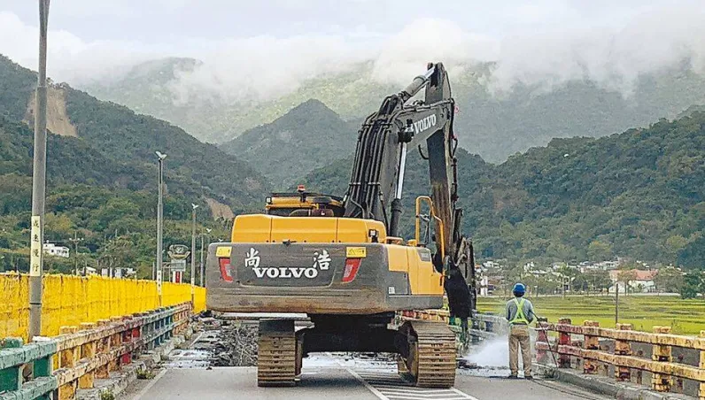 玉里大橋重建　南下橋開拆、北上維持雙向通行