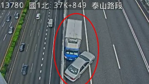 快訊/上班族注意！國1北向泰山段「2車追撞」車流堵塞