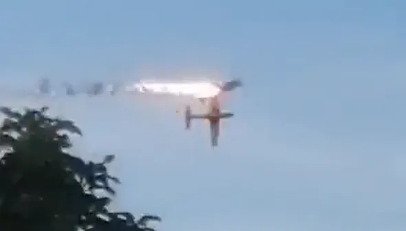影/哥倫比亞2軍機「高空相撞」瞬間燒成火球　飛行員慘遭死神收割