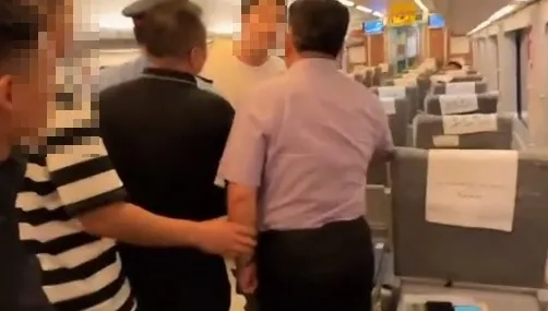 影/台灣遊客在大陸高鐵上與乘客爆衝突　「狂飆三字經」畫面全被錄下