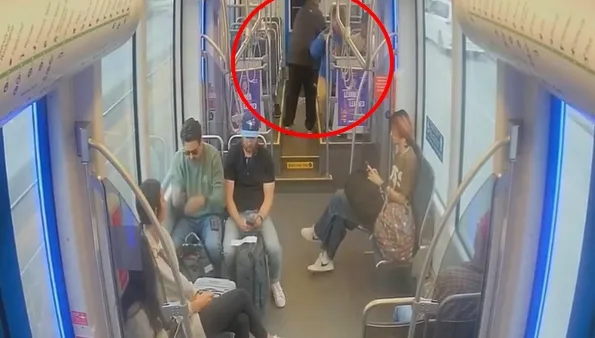 影/西雅圖輕軌驚傳濺血事件！男子持刀狂刺乘客18刀　民眾見義勇為「扔鞋」阻犯行