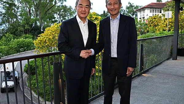 影/中星外長會面！維文為「沒打領帶」道歉　王毅當場「1反應」化解尷尬