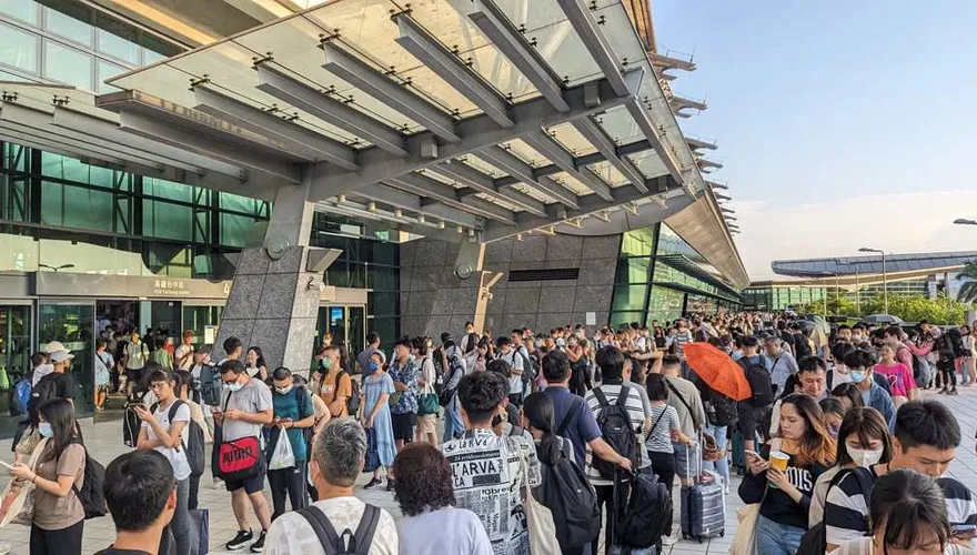 高鐵台中站人潮「排2小時」才能上車　網歸咎亂象3因素：跟台鐵無差