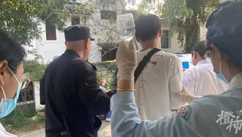男子登山拜佛祈福暈倒「全身是血」　下山前堅持：可以先拜完財神嗎？
