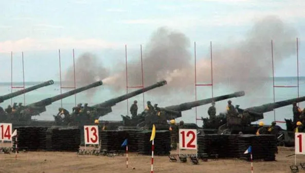 國軍宜蘭海灘實彈操演　傳砲彈誤擊「賞鯨船」！34人險命喪大海