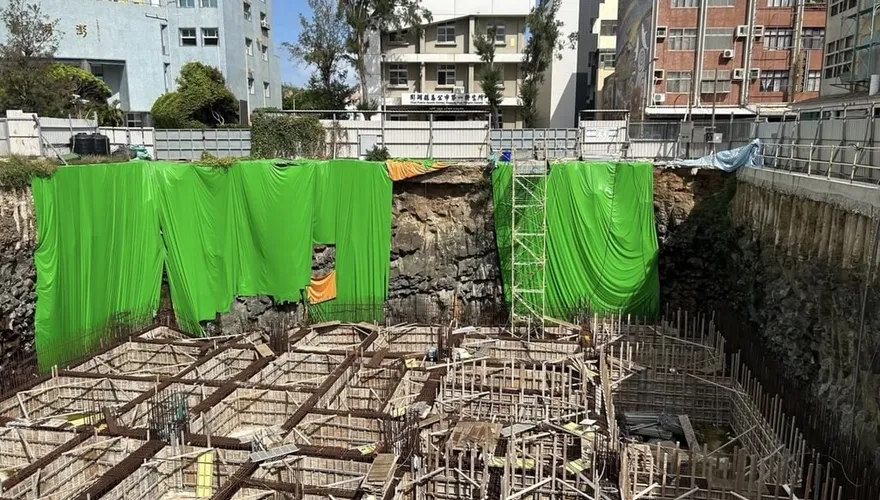 澎湖首件都更問題多！工程款糾紛害延宕又3次坍塌　縣府下令補強