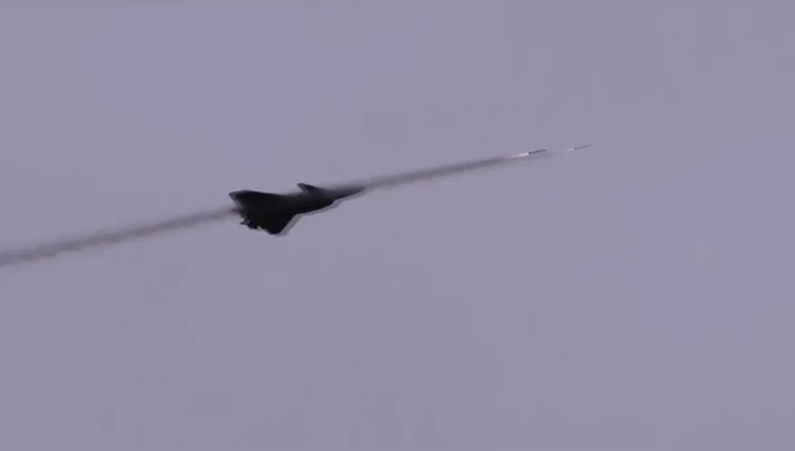 影/陸解放軍空軍成立74週年　「殲-20」實彈射擊畫面首度曝光