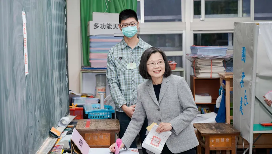 蔡英文官方LINE還有競選標語　媒體人：算不算投票日違法宣傳？