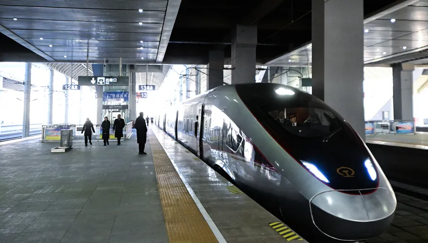 最高時速350km！高鐵「復興號」首度開上青藏高原　減少近11hr車程