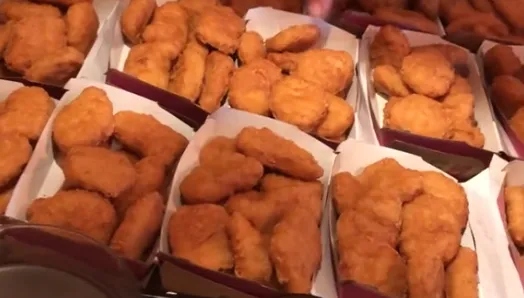 影/一盒開完還有一盒！點外送手滑多按個0　20塊麥克雞塊變「200塊」