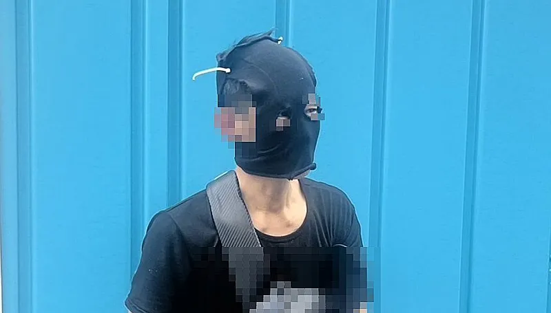 影/有點遜！警追贓車破獲電線竊案　驚見嫌犯自製搞笑「搶匪頭套」