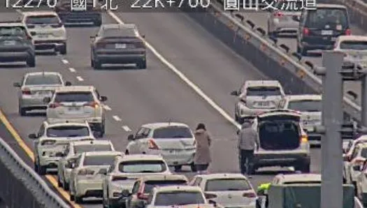 快訊/國1北向紫爆中！三重段2車追撞後7分鐘　圓山段又2輛「親」在一塊
