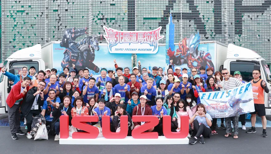 ISUZU台北國道馬拉松開跑！萬人共襄盛舉　神秘嘉賓「阿斯加隆」同樂