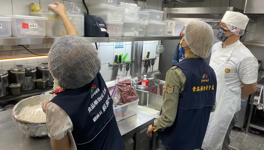 影/寶林食安風暴延燒！中市府稽查百貨餐飲　「2環境不合格」責令改善