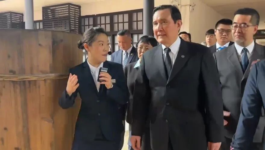 影/馬英九訪黃埔軍校舊址關注「裝潢風格」　提在總統府「當了8年總統」