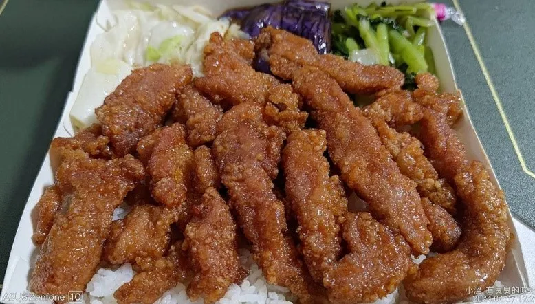 平價超人來了！便當舖滿肉山「百元有找」　網友曝光店名