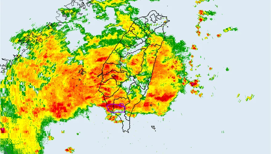 快訊/大雨降臨！豪雨奔襲11縣市山區防落石　屏東雷雨開炸