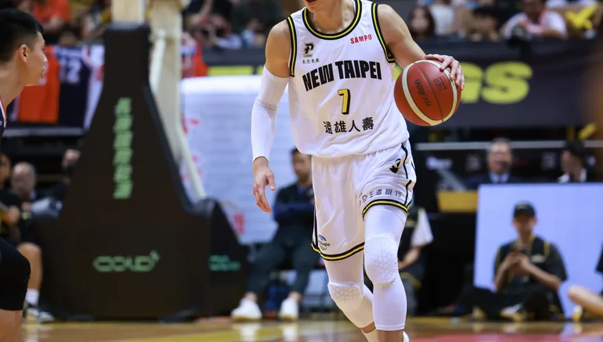 快訊/林書豪左腳又受傷！ 國王守住勝利94:76　領航猿晉級再等等