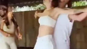 觀光景點公然「雙修瑜珈」畫面曝！男女緊貼翻白眼爽抖動　泰國官方回應了