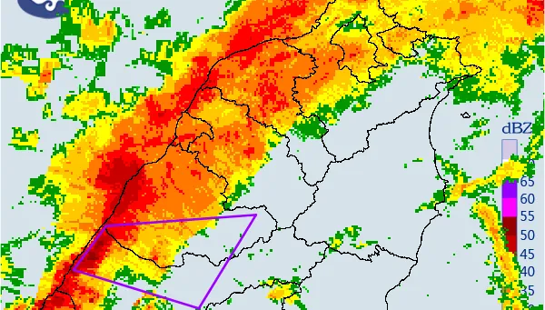 快訊/午後雷雨續炸！2縣市大雨下不停　持續1小時