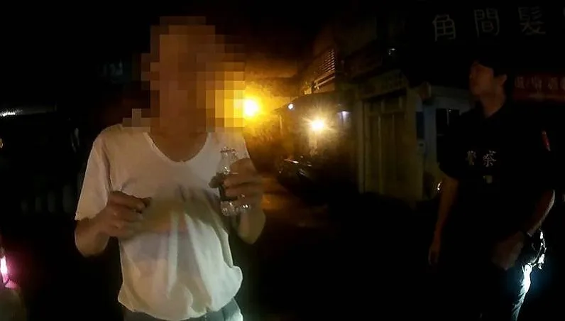 太誇張！台中男凌晨「逆向酒駕」　遭攔查竟向警「討酒喝」…下場超慘