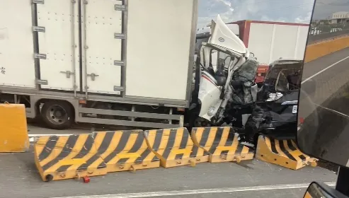 快訊/台61線竹南段重大車禍！貨車撞爛休旅車…車頭變形凹陷　傷亡人數不明