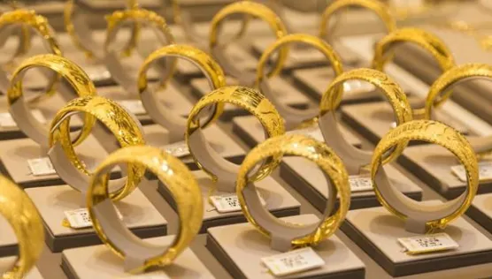 花2.7萬買「一口價」金手鐲卻只重6公克　他怒向店家要求換貨卻遭拒