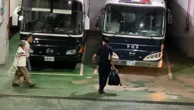 快訊/李文宗、朱亞虎羈押禁見　上銬坐囚車押往台北看守所